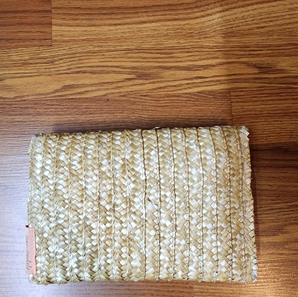 Hand painted clutch for beach and casual evenings - Picture 2 of 2